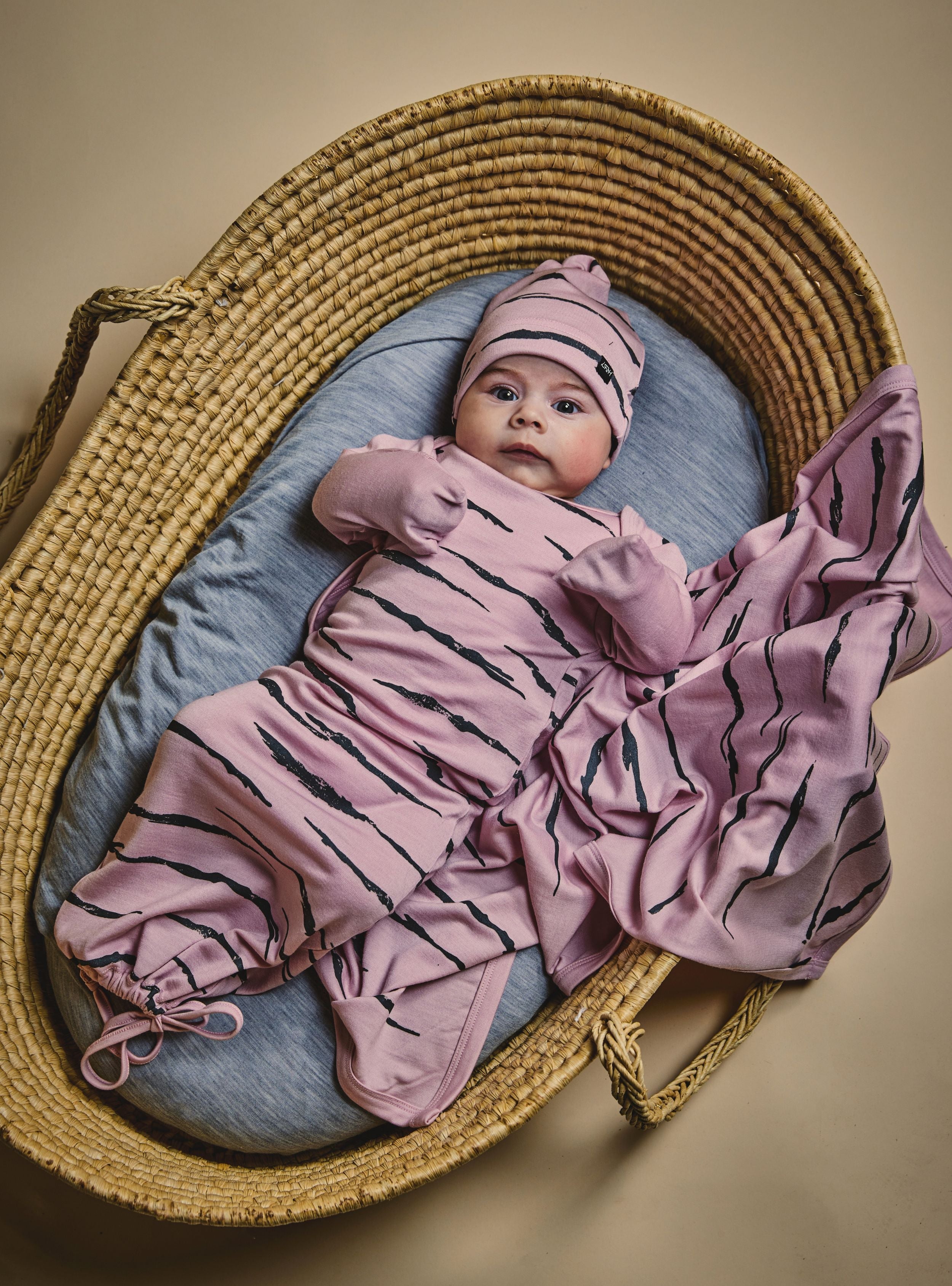 NEWCOMER BABY GOWN- Lilac Tiger, 0-3 months